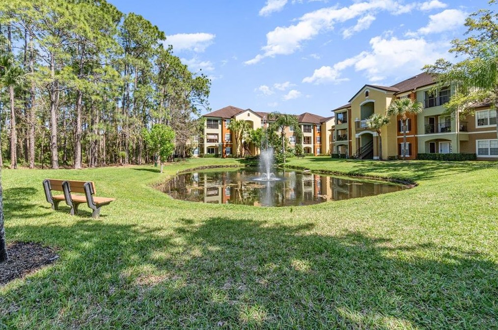 724 Crest Pines Dr, Orlando FL 32828-7192 exterior