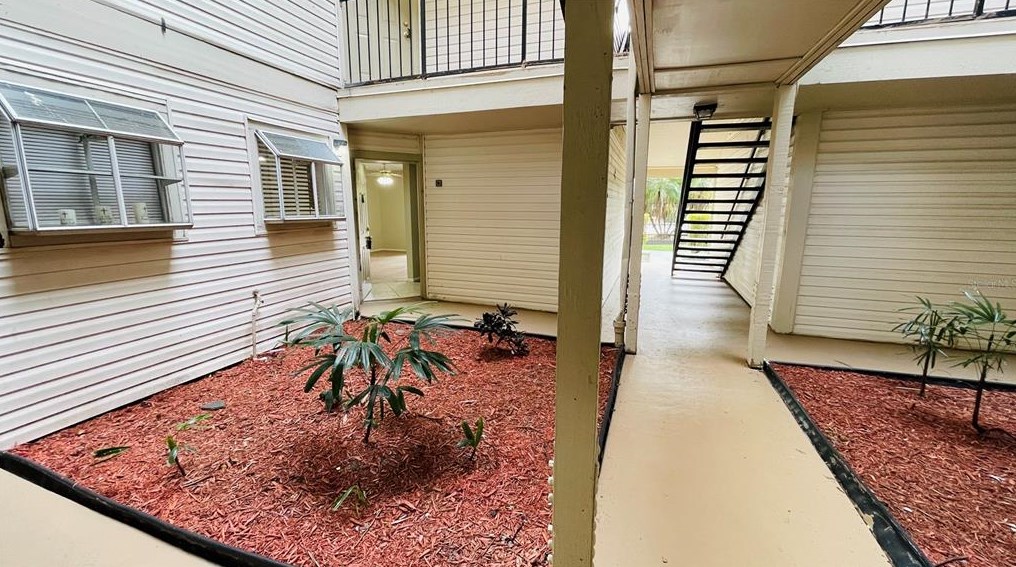 1972 Lake Atriums Cir, Orlando FL  32839-5318 exterior