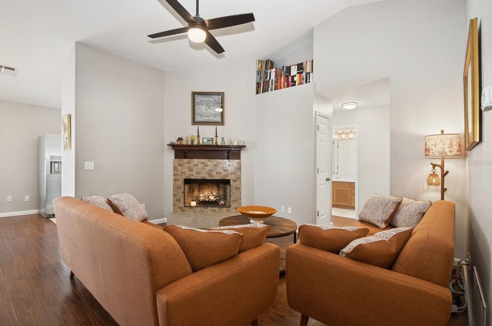 1261 Whispering Winds Ct, Apopka FL  32703-3705 exterior