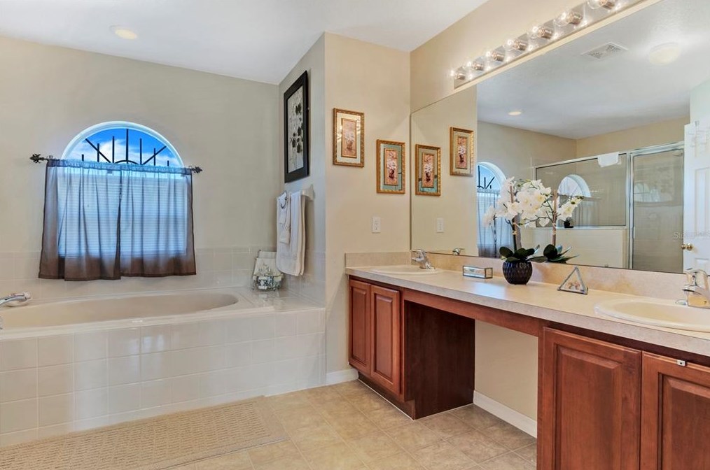 6 Flatfish Dr, Kissimmee FL  34759-4850 exterior