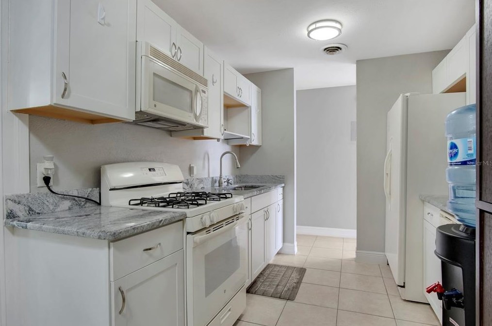 825 Pearl Dr, Mount Dora FL  32757-4611 exterior