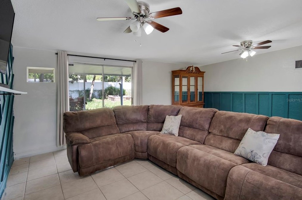 825 Pearl Dr, Mount Dora FL  32757-4611 exterior