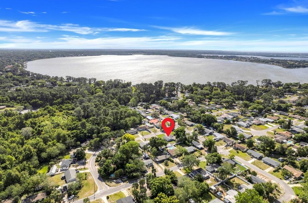 825 Pearl Dr, Mount Dora FL  32757-4611 exterior