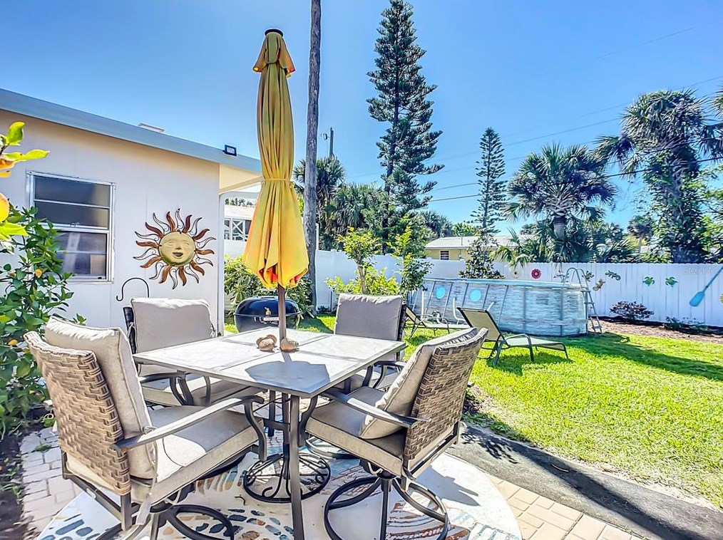 18 Ocean Crst Dr, Ormond Beach FL  32176-3116 exterior