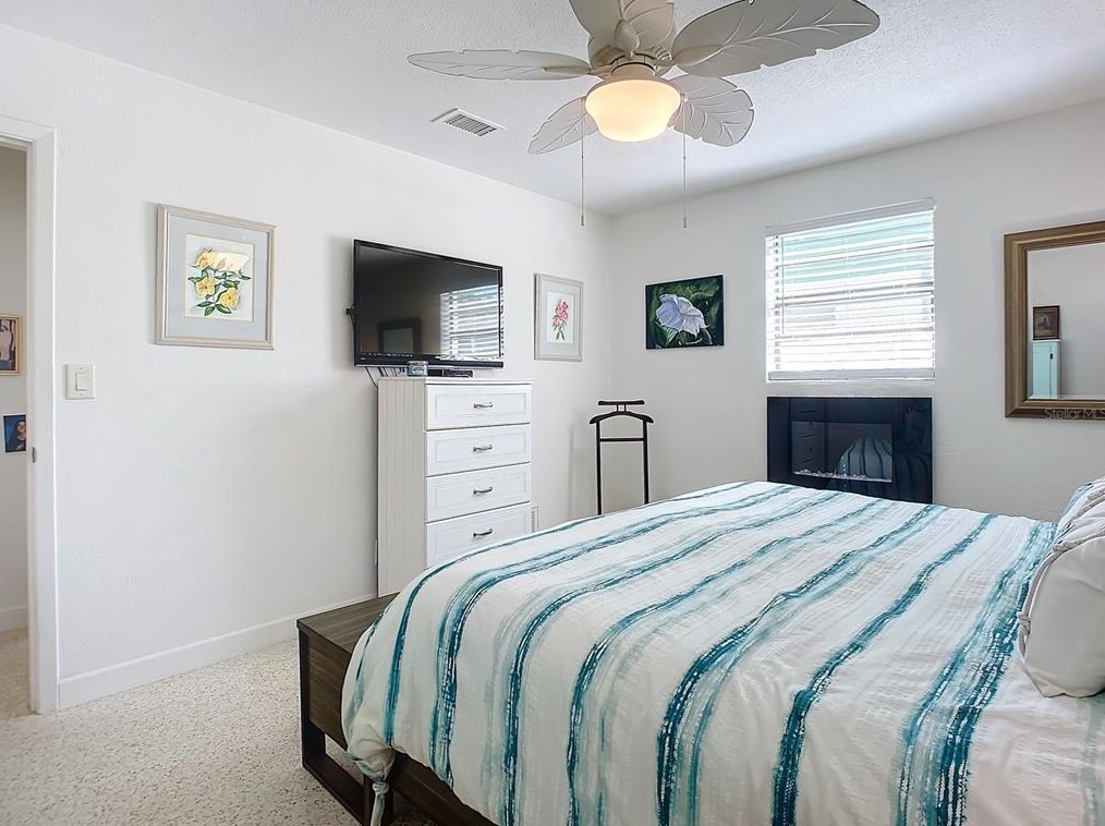 18 Ocean Crst Dr, Ormond Beach FL  32176-3116 exterior