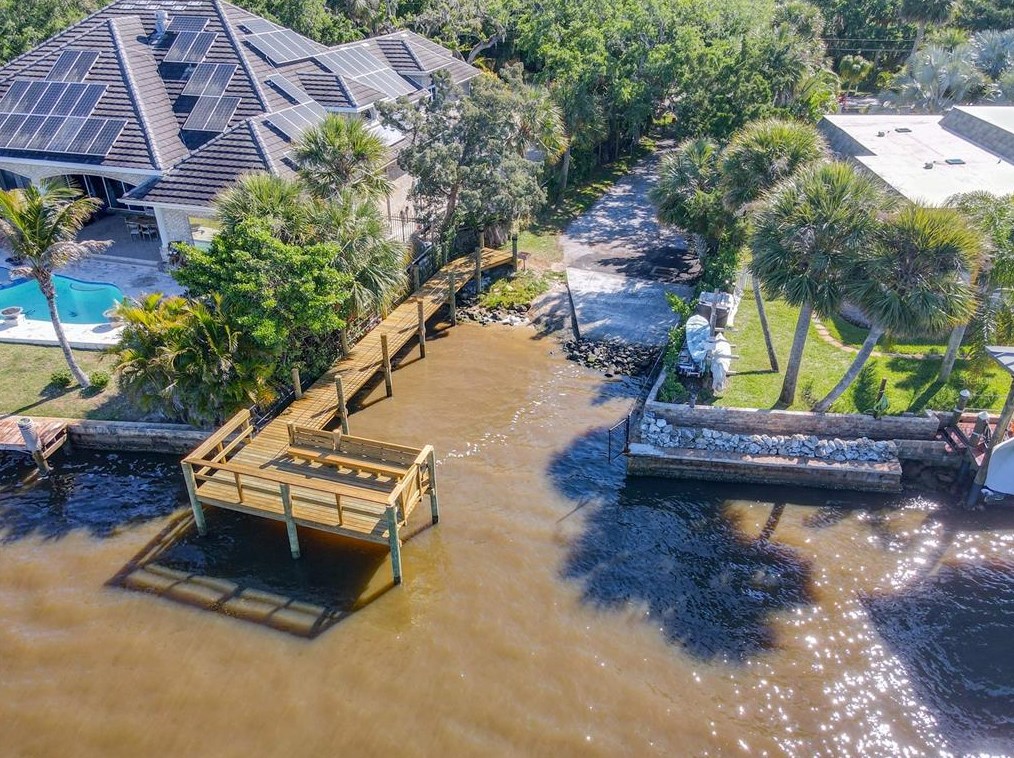 18 Ocean Crst Dr, Ormond Beach FL  32176-3116 exterior