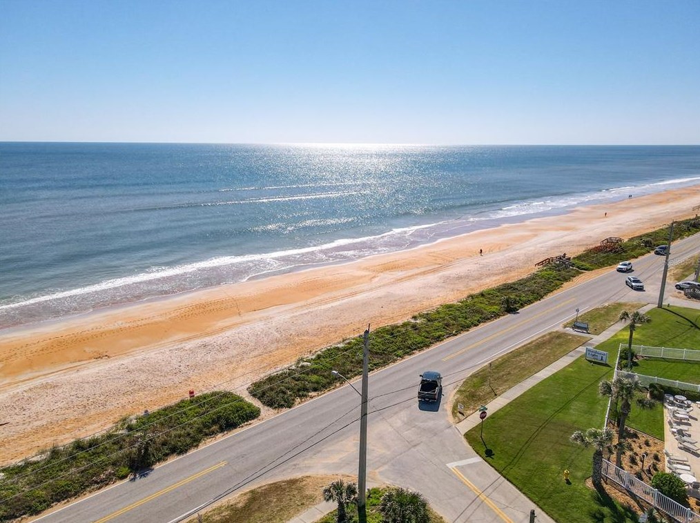 18 Ocean Crst Dr, Ormond Beach FL  32176-3116 exterior