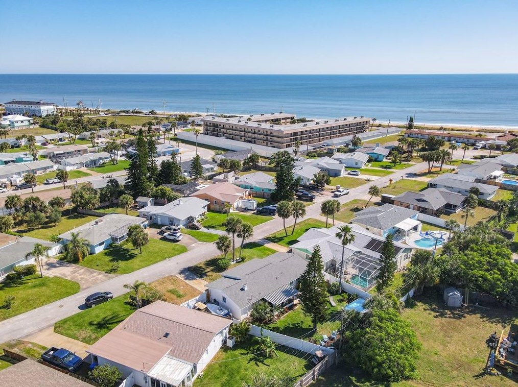 18 Ocean Crst Dr, Ormond Beach FL  32176-3116 exterior