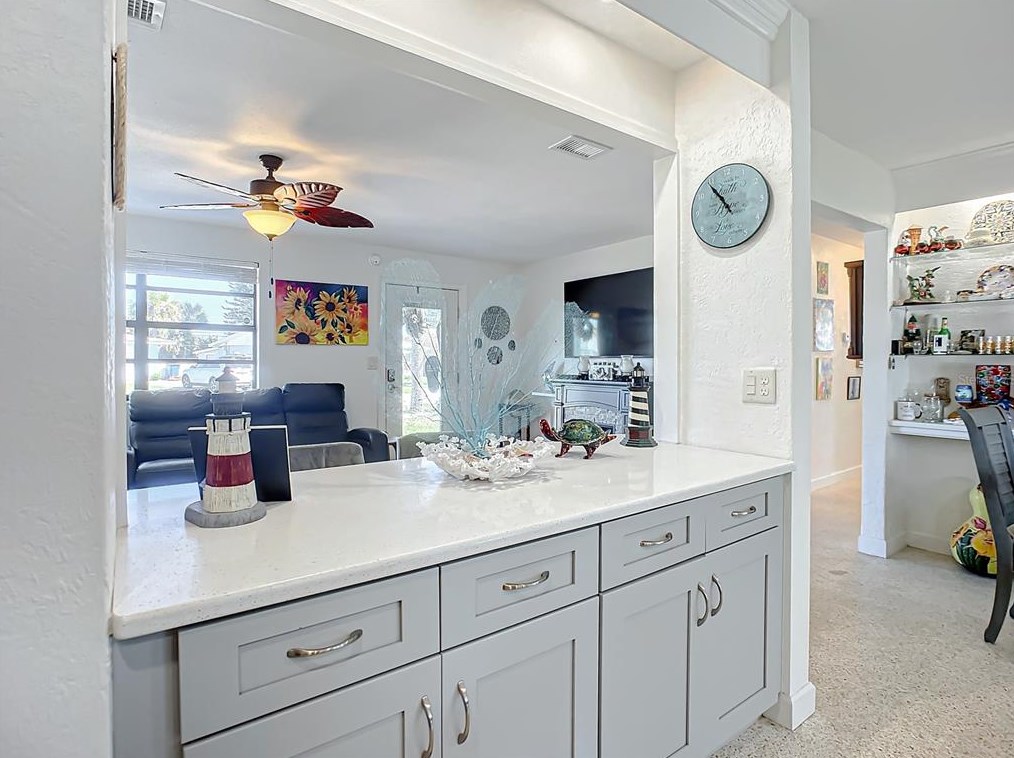 18 Ocean Crst Dr, Ormond Beach FL  32176-3116 exterior