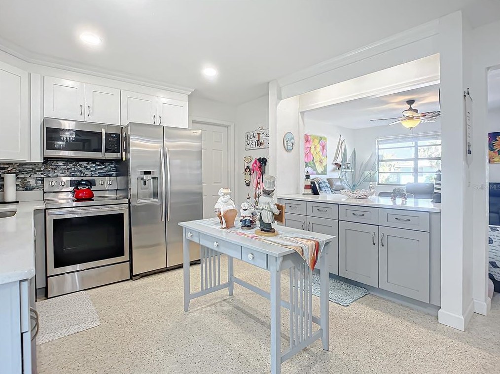 18 Ocean Crst Dr, Ormond Beach FL  32176-3116 exterior