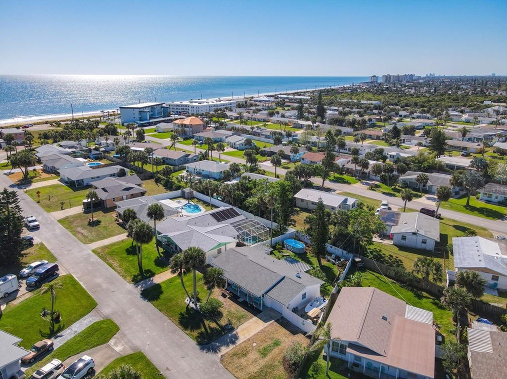 18 Ocean Crest Dr, Ormond Beach FL  32176-3116 exterior