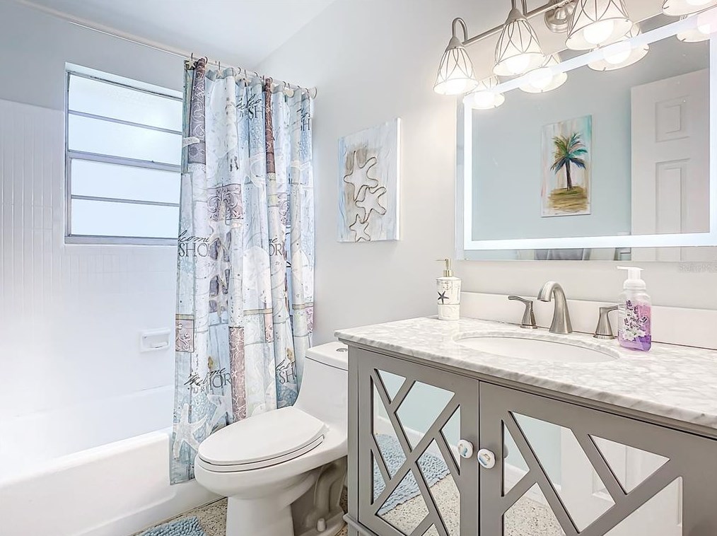 18 Ocean Crst Dr, Ormond Beach FL  32176-3116 exterior