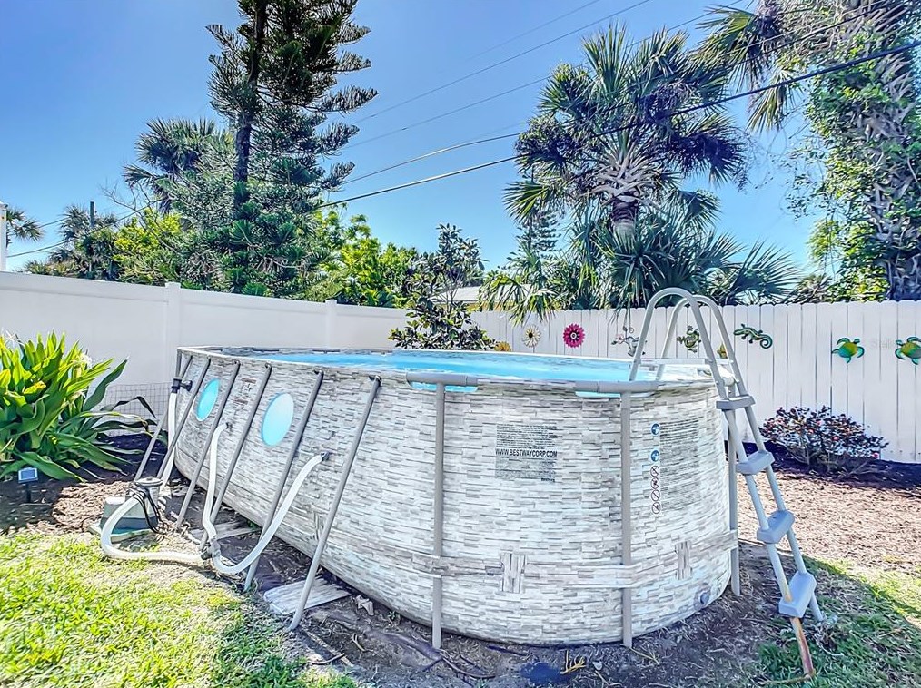 18 Ocean Crst Dr, Ormond Beach FL  32176-3116 exterior