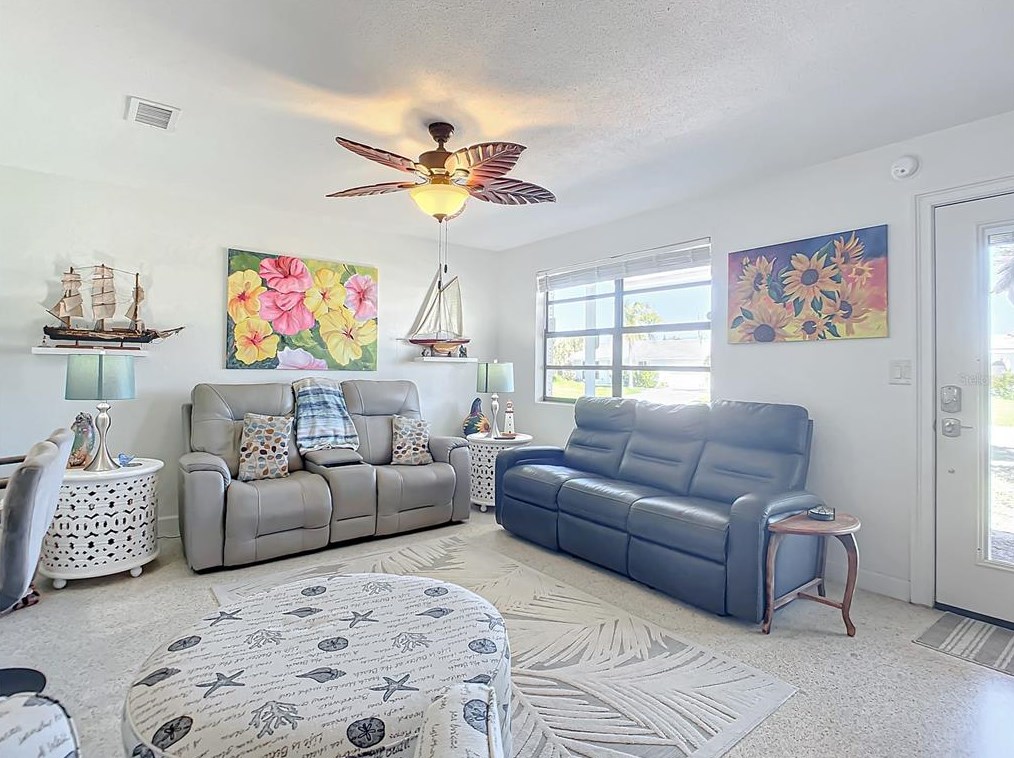 18 Ocean Crst Dr, Ormond Beach FL  32176-3116 exterior