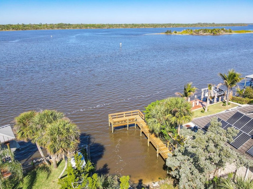 18 Ocean Crst Dr, Ormond Beach FL  32176-3116 exterior