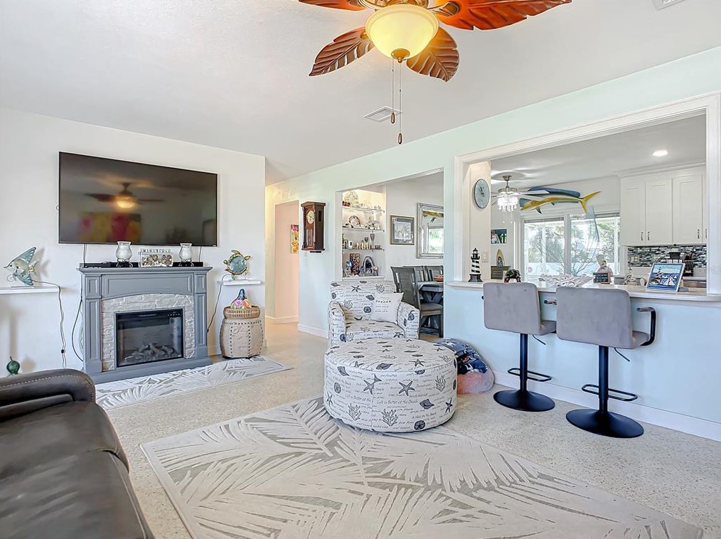 18 Ocean Crst Dr, Ormond Beach FL  32176-3116 exterior