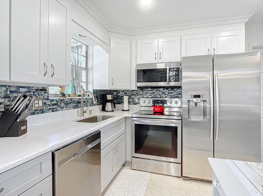 18 Ocean Crst Dr, Ormond Beach FL  32176-3116 exterior