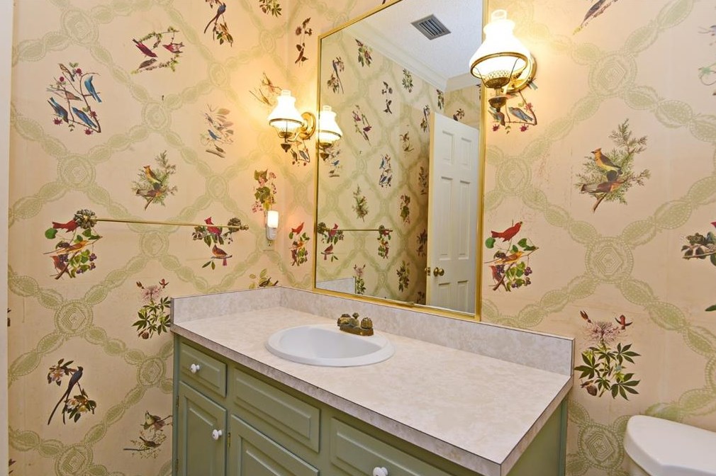 1067 Edgewater Dr, Orlando FL 32804-6826 exterior