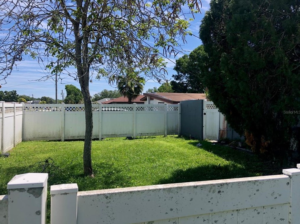 11 Palm Ave, Kissimmee FL 34741-4827 exterior