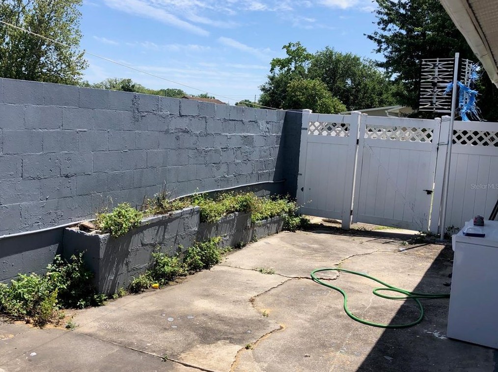 11 Palm Ave, Kissimmee FL 34741-4827 exterior