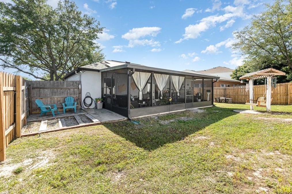 3507 Stonefield Dr, Orlando FL  32826-4286 exterior