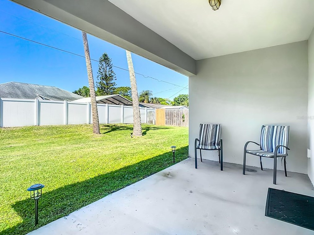 2532 Sabal Palm Dr, Edgewater FL  32141-4916 exterior