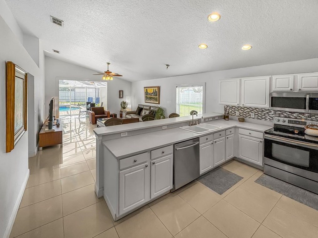 13005 Entrada Dr, Orlando FL 32837-4700 exterior