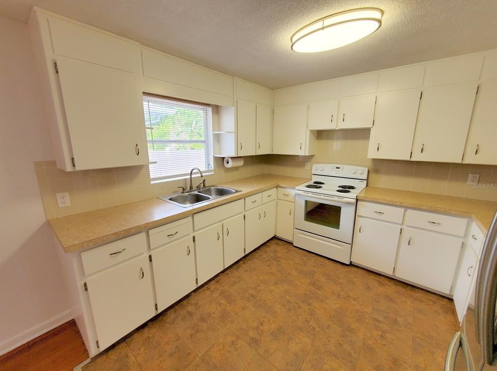 114 Bay St, New Smyrna FL 32168-8104 exterior