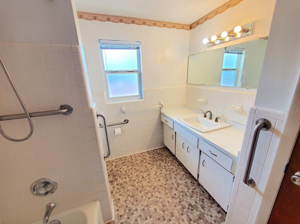 114 Bay St, New Smyrna FL 32168-8104 exterior