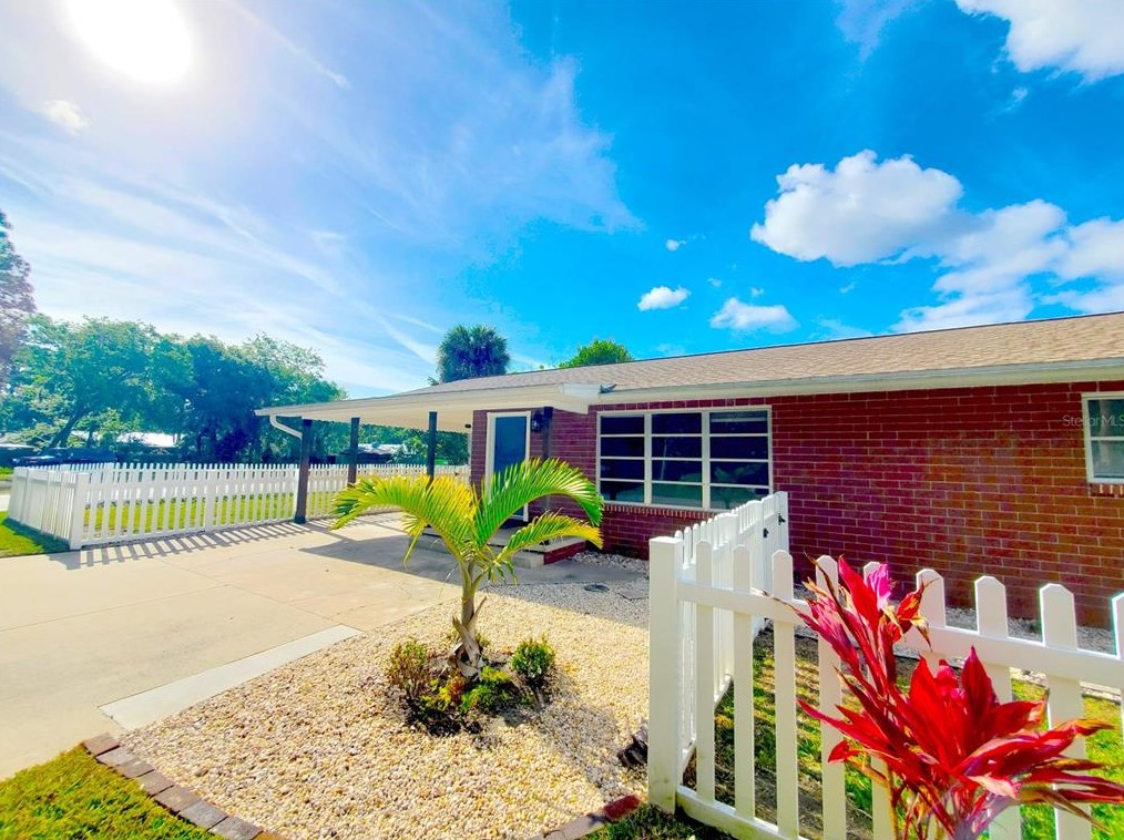 114 Bay St, New Smyrna FL 32168-8104 exterior