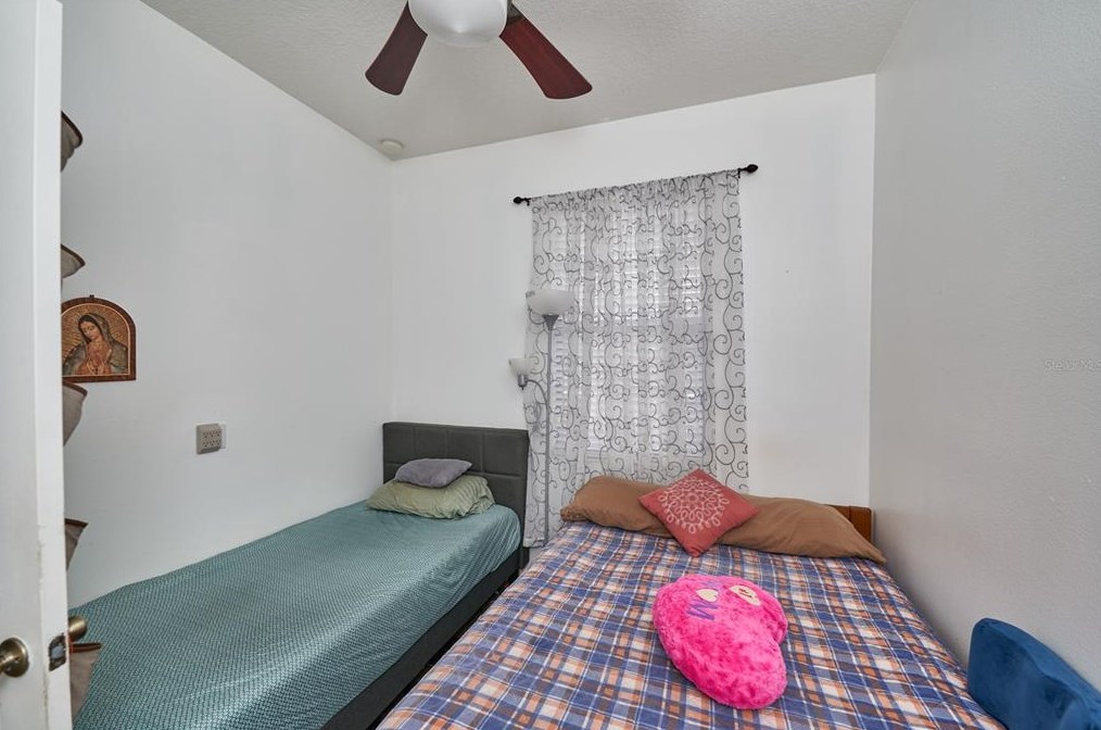 5104 Dominica Dr, Kissimmee FL  34746-5598 exterior