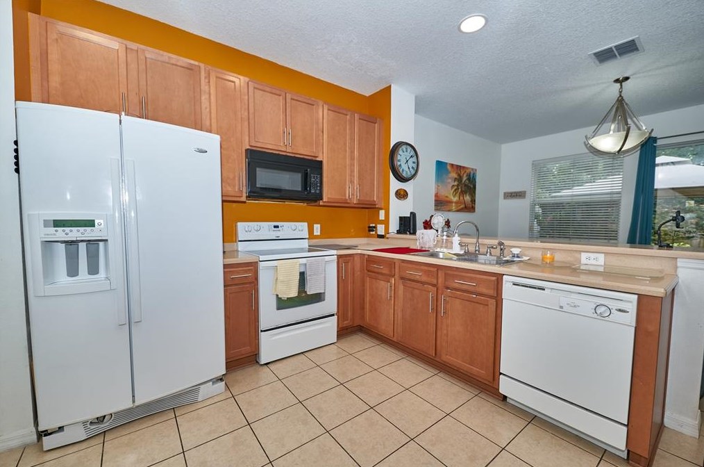 5104 Dominica Dr, Kissimmee FL  34746-5598 exterior