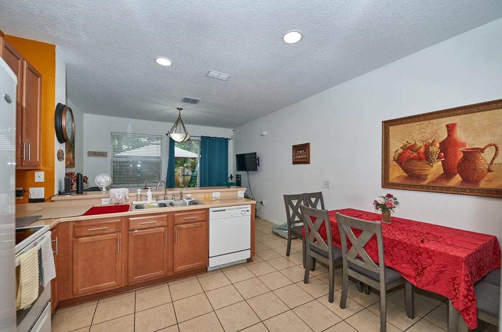 5104 Dominica Dr, Kissimmee FL  34746-5598 exterior