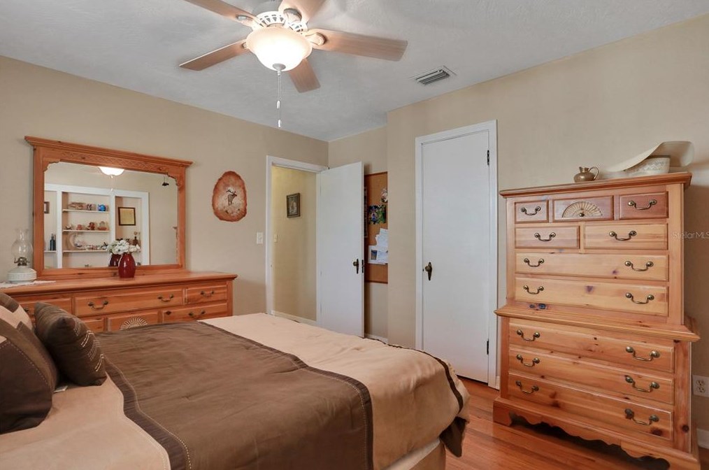 944 Daytona Ave, Daytona Beach FL 32117-3725 exterior