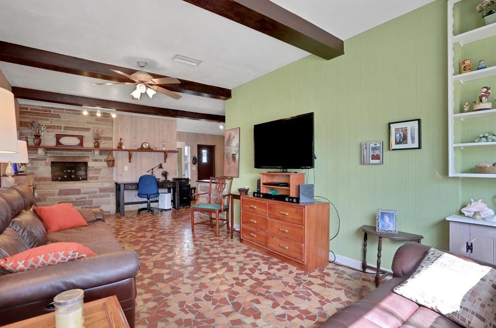 944 Daytona Ave, Daytona Beach FL 32117-3725 exterior