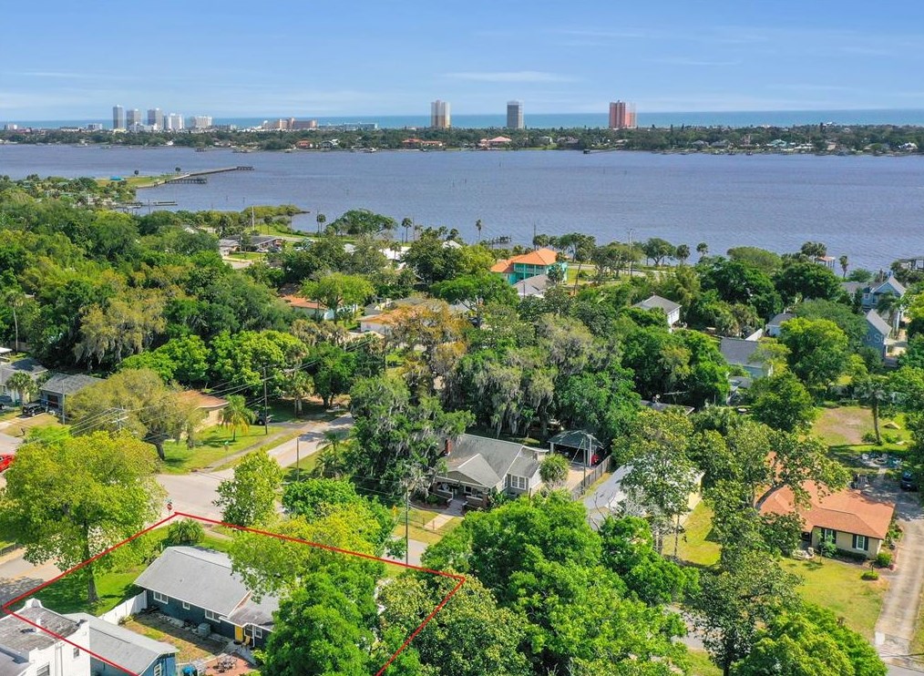 944 Daytona Ave, Daytona Beach FL 32117-3725 exterior