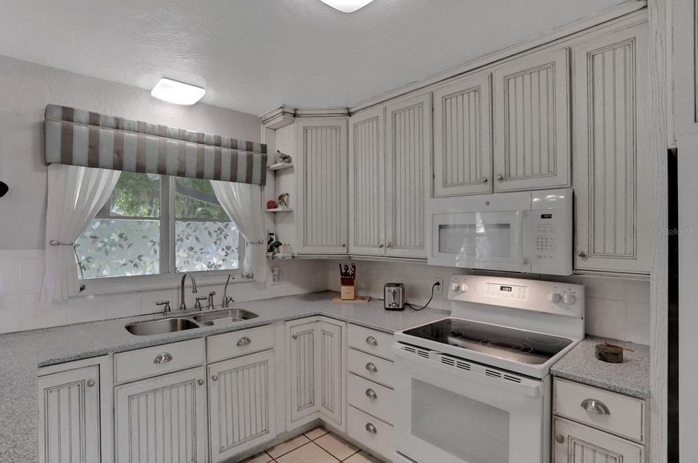 944 Daytona Ave, Daytona Beach FL 32117-3725 exterior