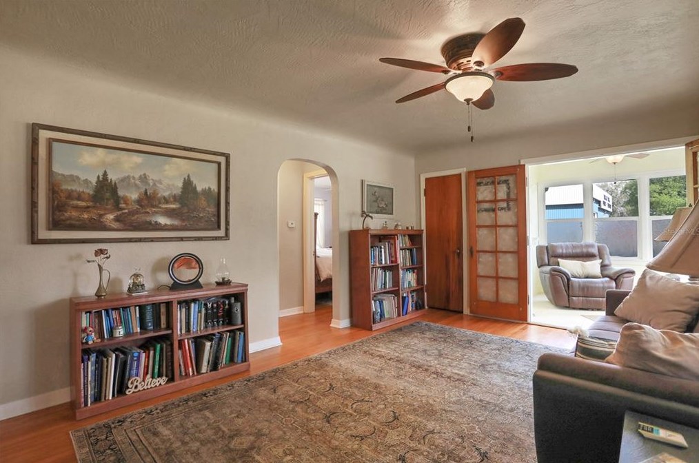 944 Daytona Ave, Daytona Beach FL 32117-3725 exterior