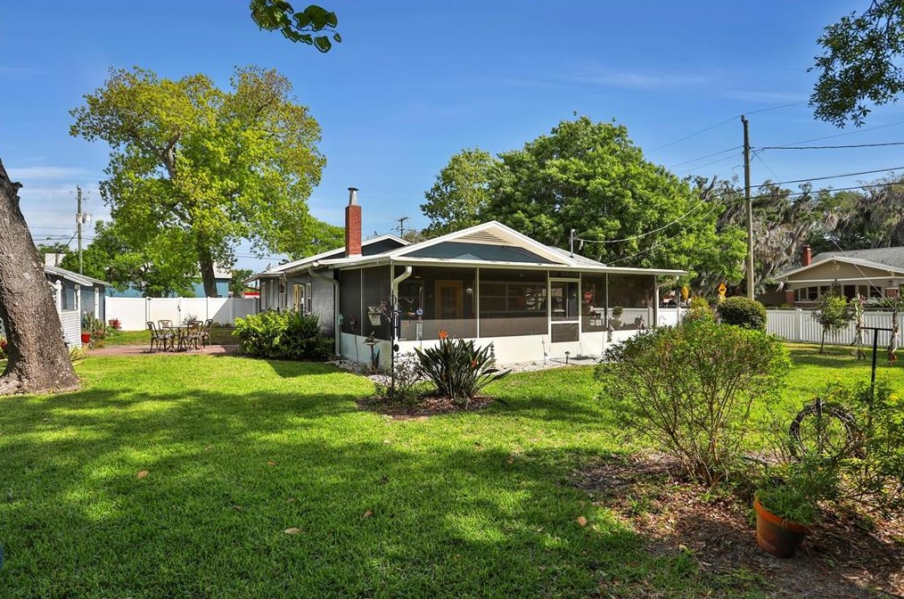 944 Daytona Ave, Daytona Beach FL 32117-3725 exterior