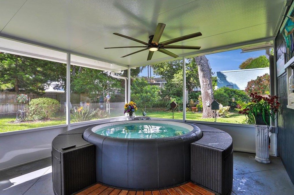 944 Daytona Ave, Daytona Beach FL 32117-3725 exterior