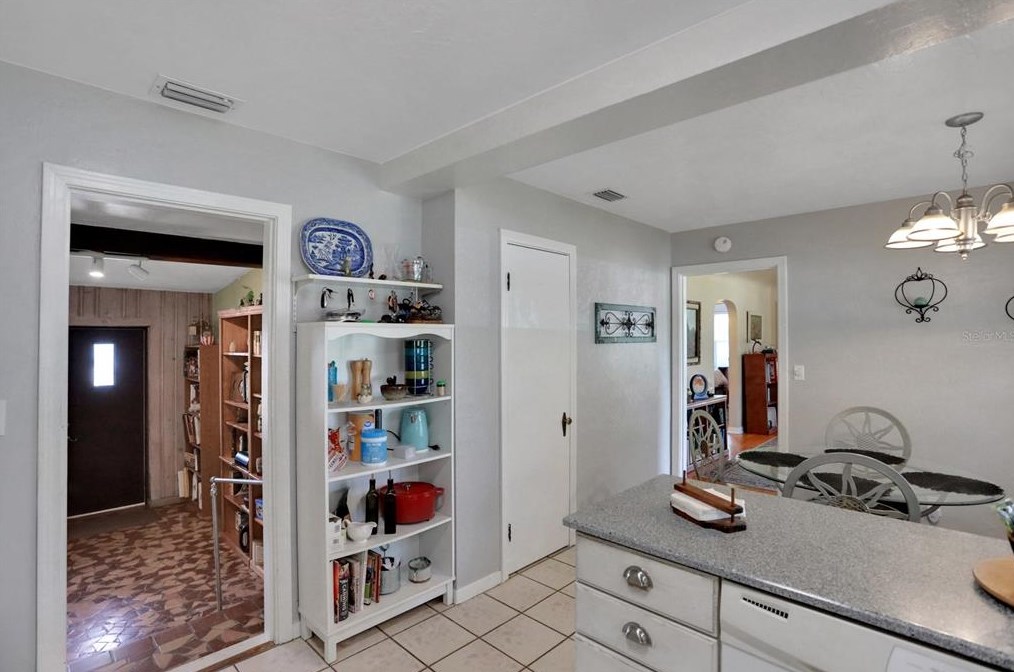 944 Daytona Ave, Daytona Beach FL 32117-3725 exterior