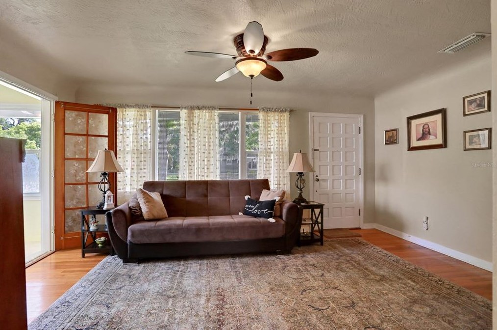 944 Daytona Ave, Daytona Beach FL 32117-3725 exterior