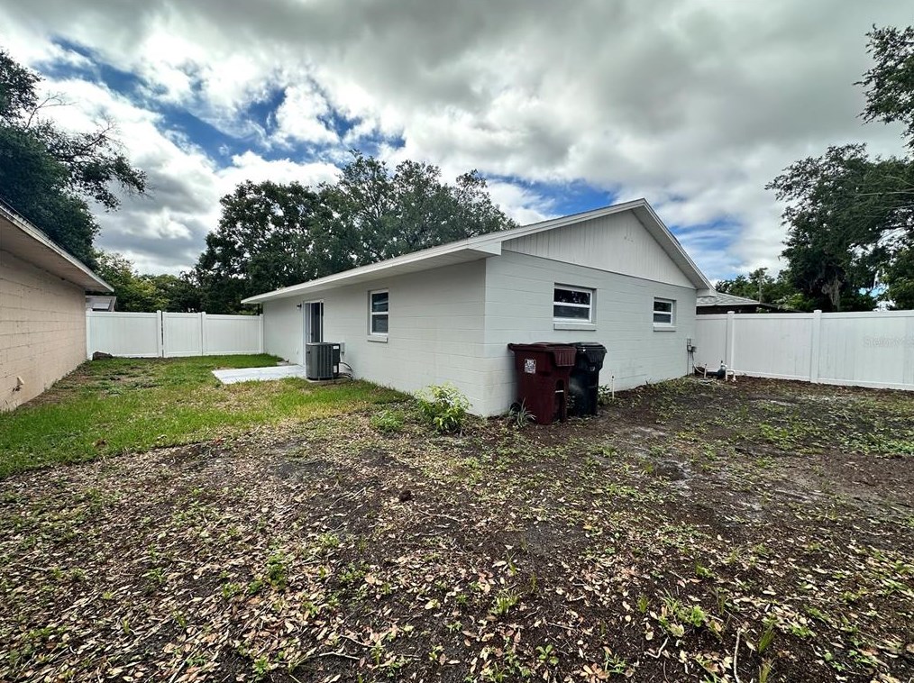 506 Hibiscus Way, Orlando FL  32807-3315 exterior