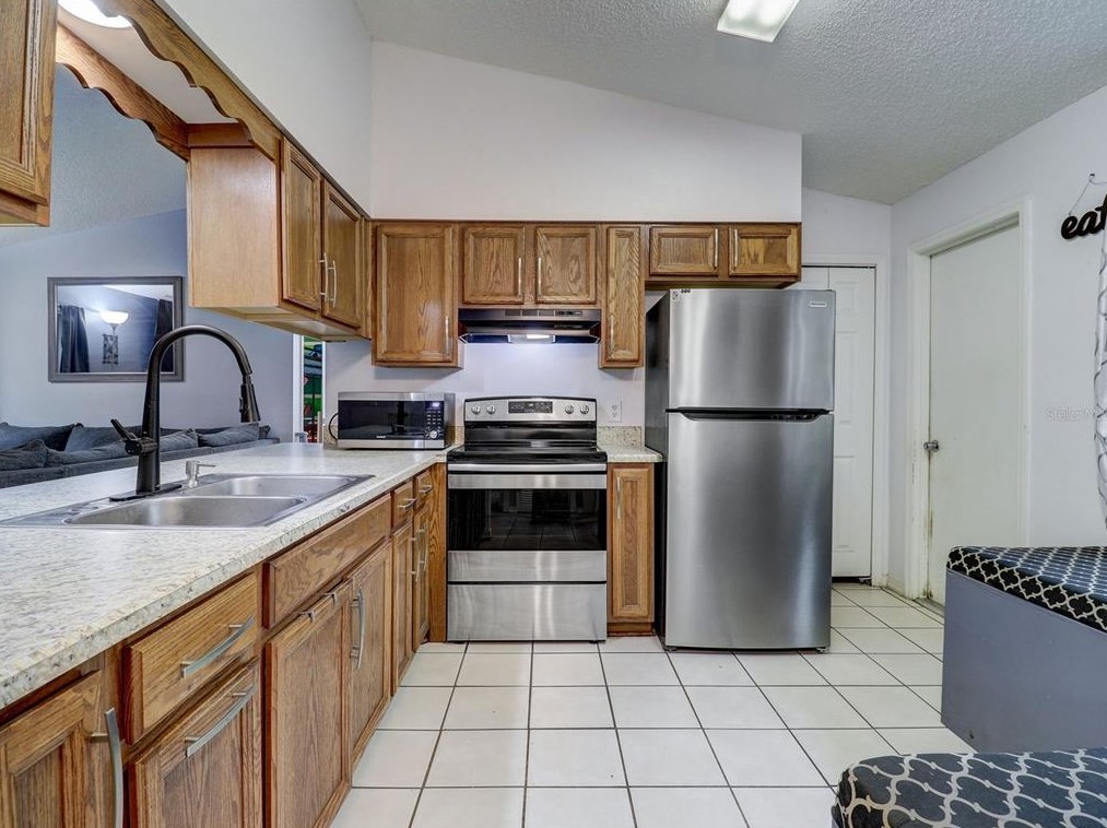 483 Oslo Dr, Deltona FL  32725-8283 exterior