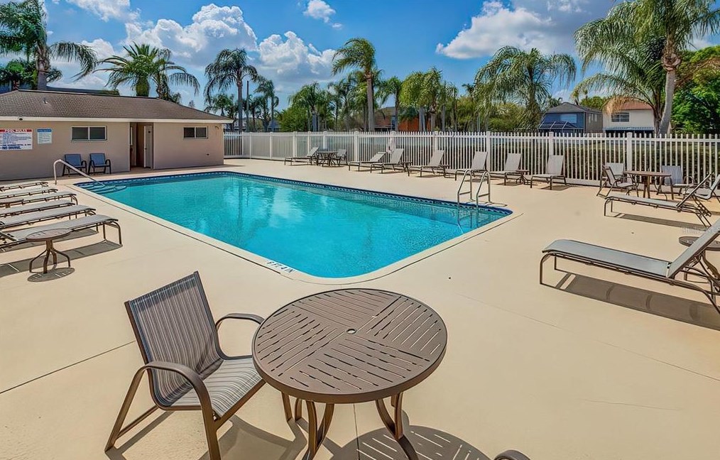 323 Kensington Lake Cir, Brandon FL  33511-3871 exterior