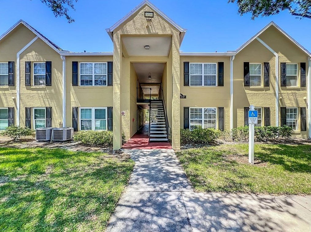 2013 Dixie Belle Dr, Orlando FL 32812-5376 exterior