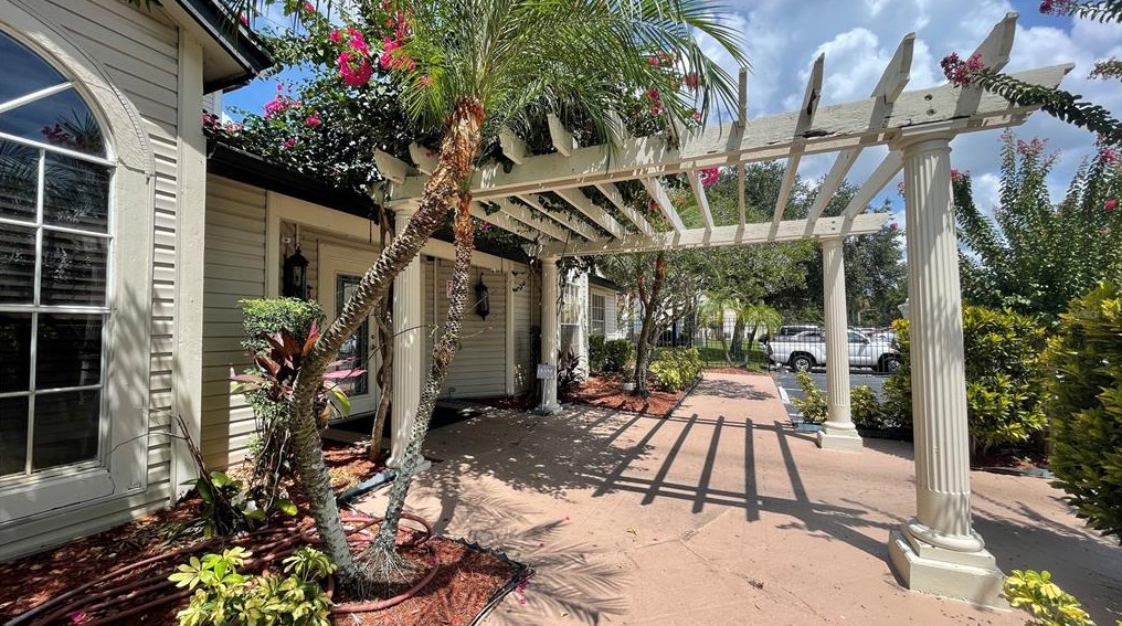 1932 Lake Atriums Cir, Orlando FL  32839-5318 exterior