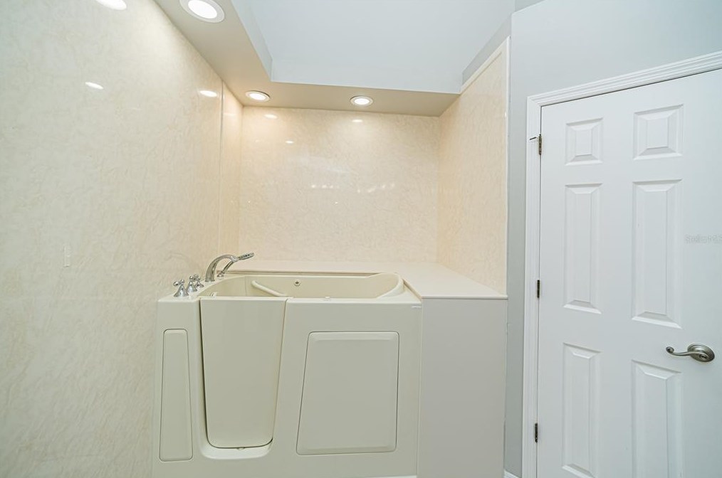 248 Wimbledon Cir, Lake Mary FL 32746-5012 exterior