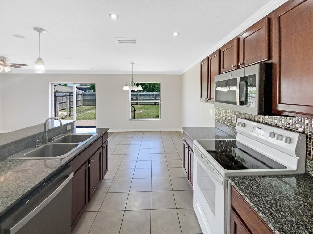 1873 Holton Rd, Lakeland FL  33810-3860 exterior