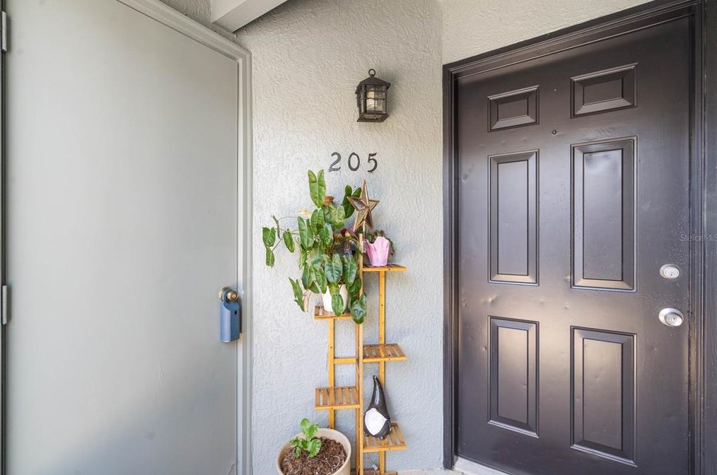 205 Dorchester Sq, Lake Mary FL  32746-4216 exterior